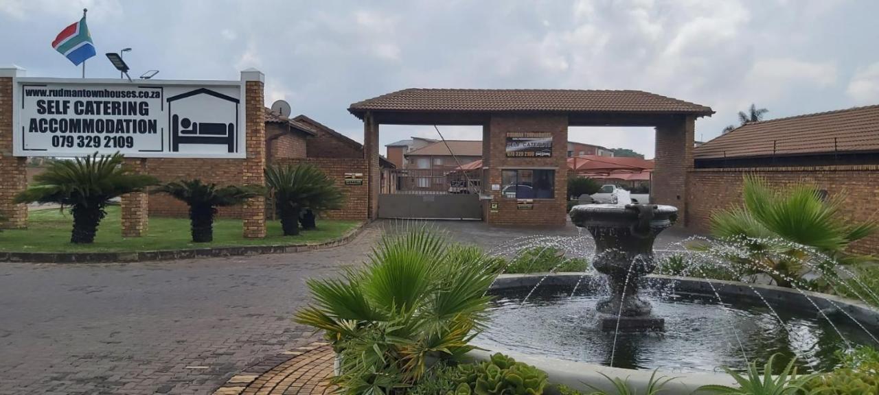 בוקסבורג Rudman Townhouses - Or Tambo Airport מראה חיצוני תמונה