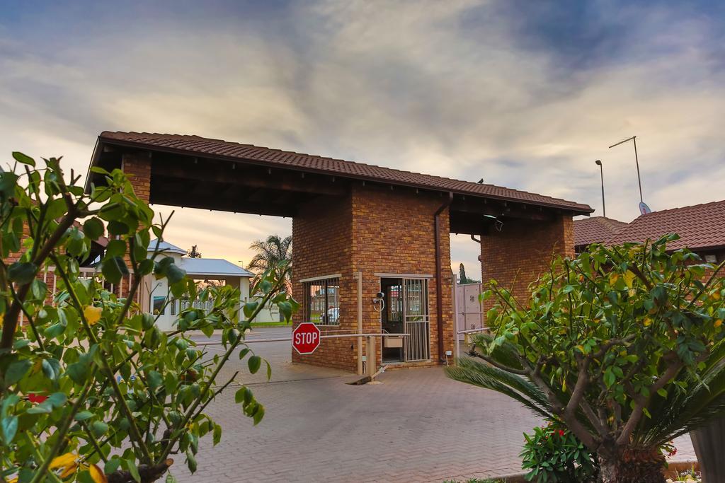 בוקסבורג Rudman Townhouses - Or Tambo Airport מראה חיצוני תמונה