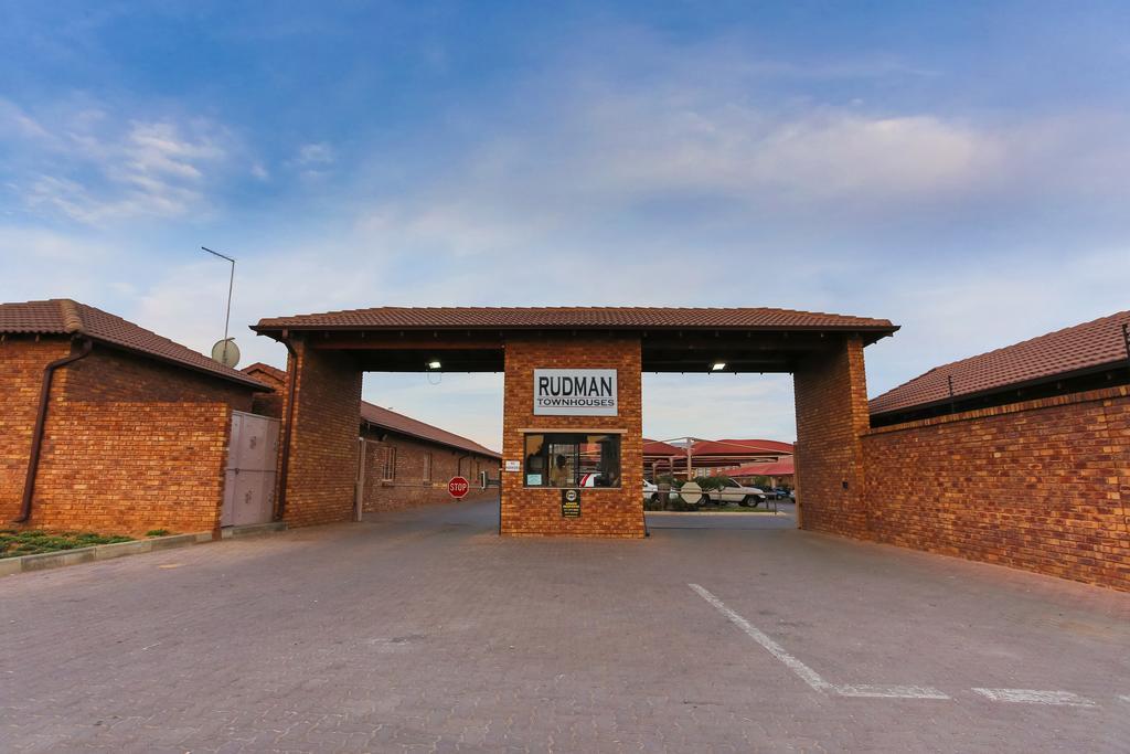 בוקסבורג Rudman Townhouses - Or Tambo Airport מראה חיצוני תמונה