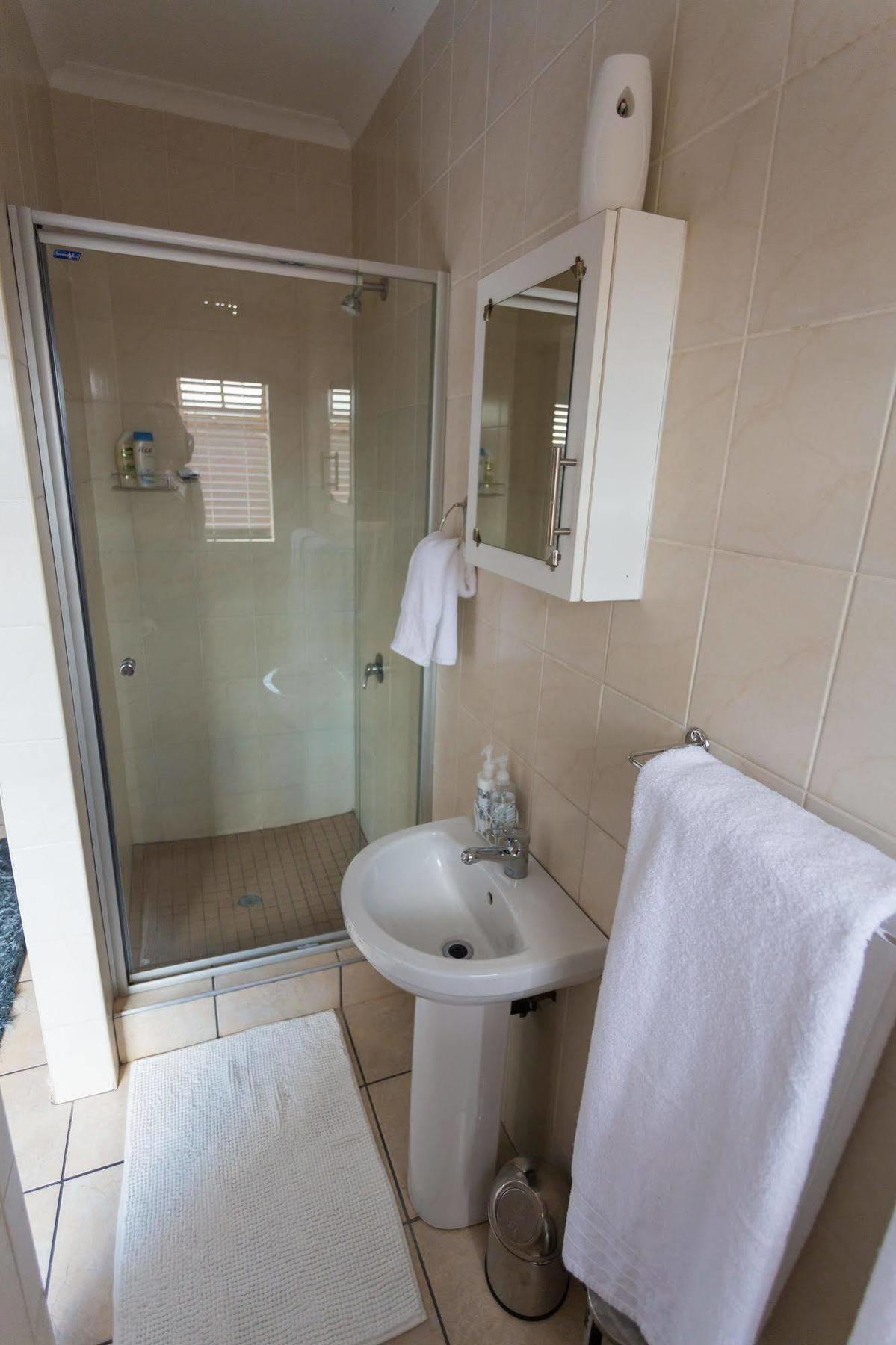 בוקסבורג Rudman Townhouses - Or Tambo Airport מראה חיצוני תמונה